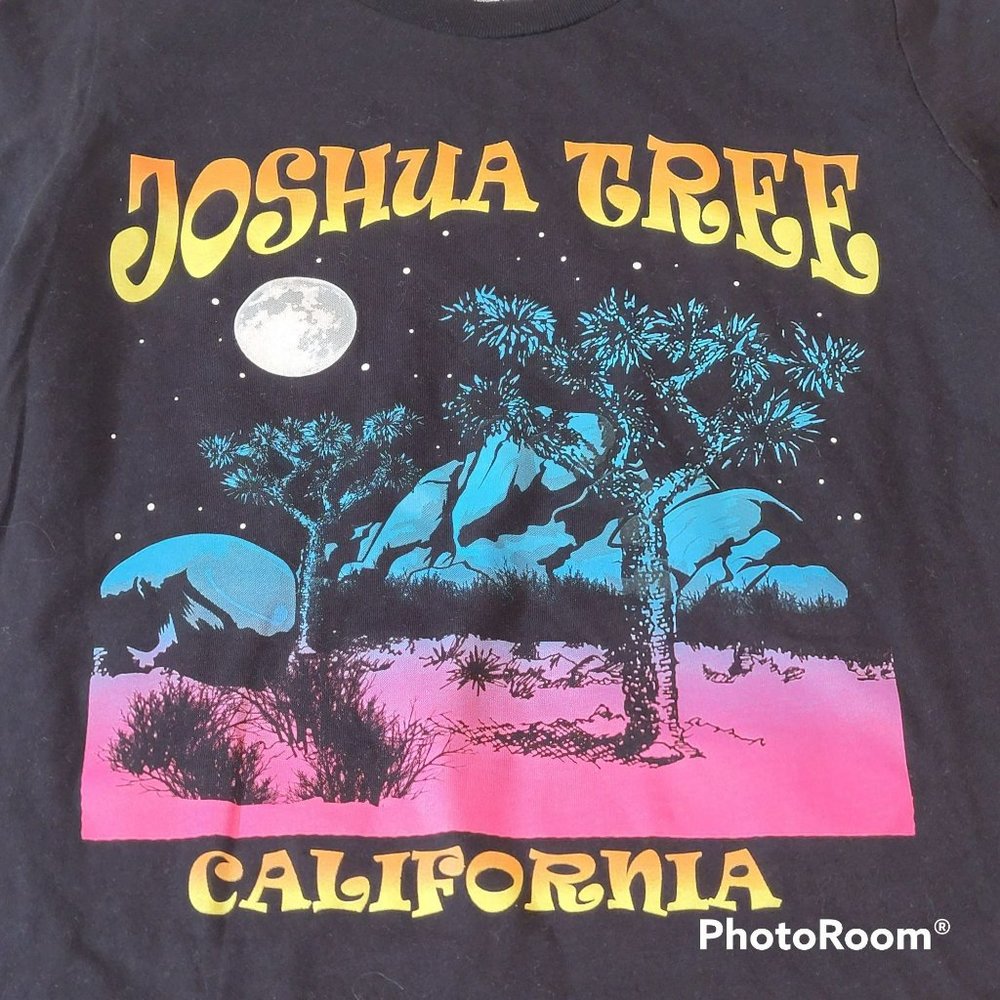 PHILCOS Women's S/P Black Graphic Tee-Shirt of Joshua Tree, CA Brand New w/Tags